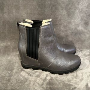 Limited Edition Sorel Metallic Silver Shearling Joan of Arctic Chelsea Boot 9.5